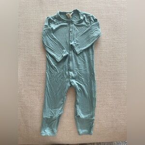 Baby body suit snap closures no feet